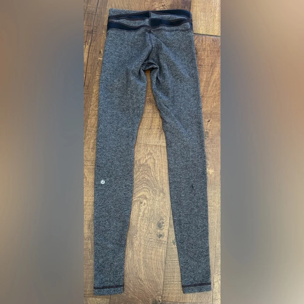 Lululemon Wunder Under Pants in Giant Herringbone pattern leggings Sz 4